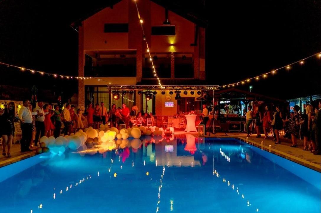 Pensiunea Luminita Târgu Jiu Buitenkant foto