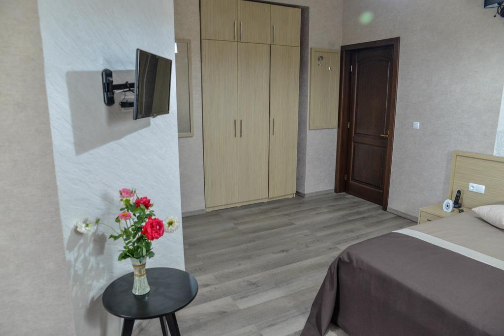 Pensiunea Luminita Târgu Jiu Buitenkant foto