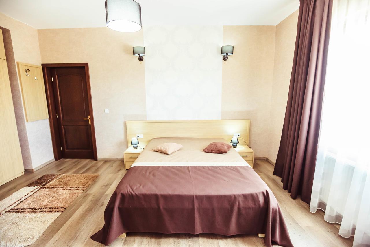 Pensiunea Luminita Târgu Jiu Buitenkant foto