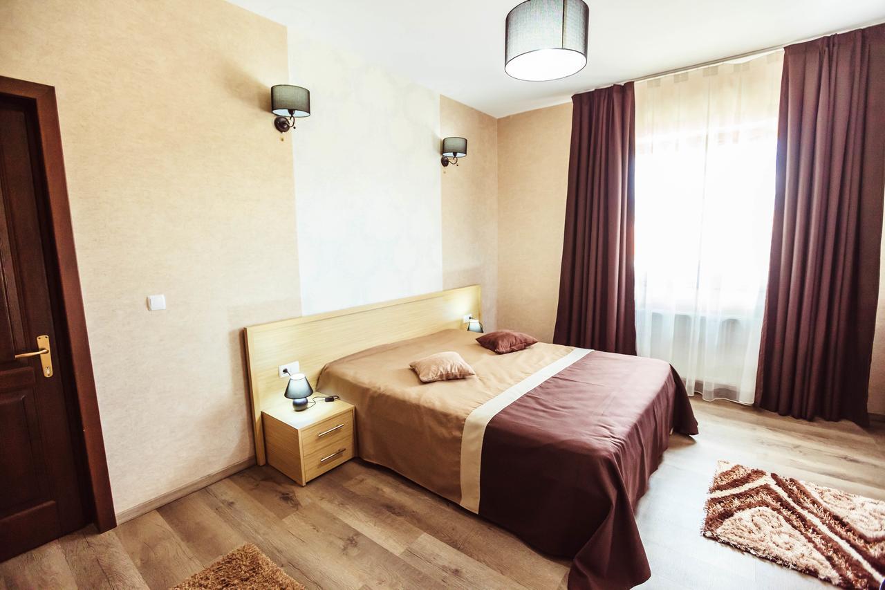 Pensiunea Luminita Târgu Jiu Buitenkant foto